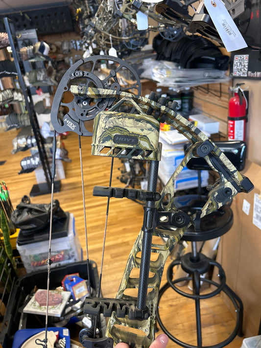 (Used) Hoyt VTM Thirty Four with quiver