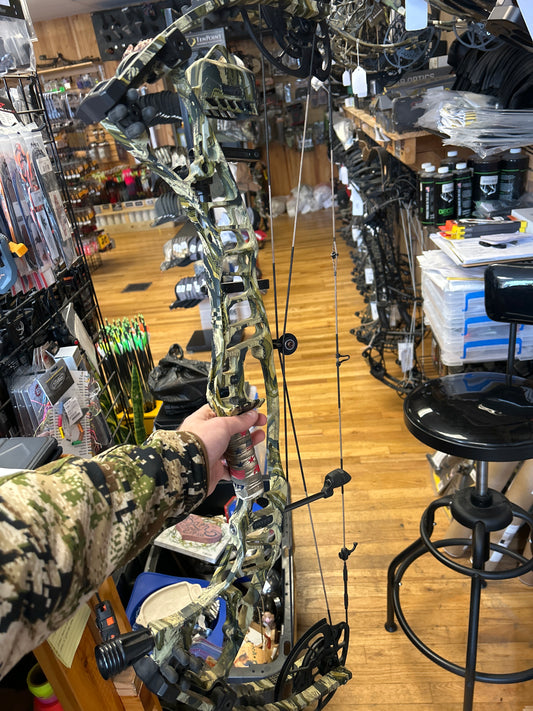 (Used) Hoyt VTM Thirty Four with quiver