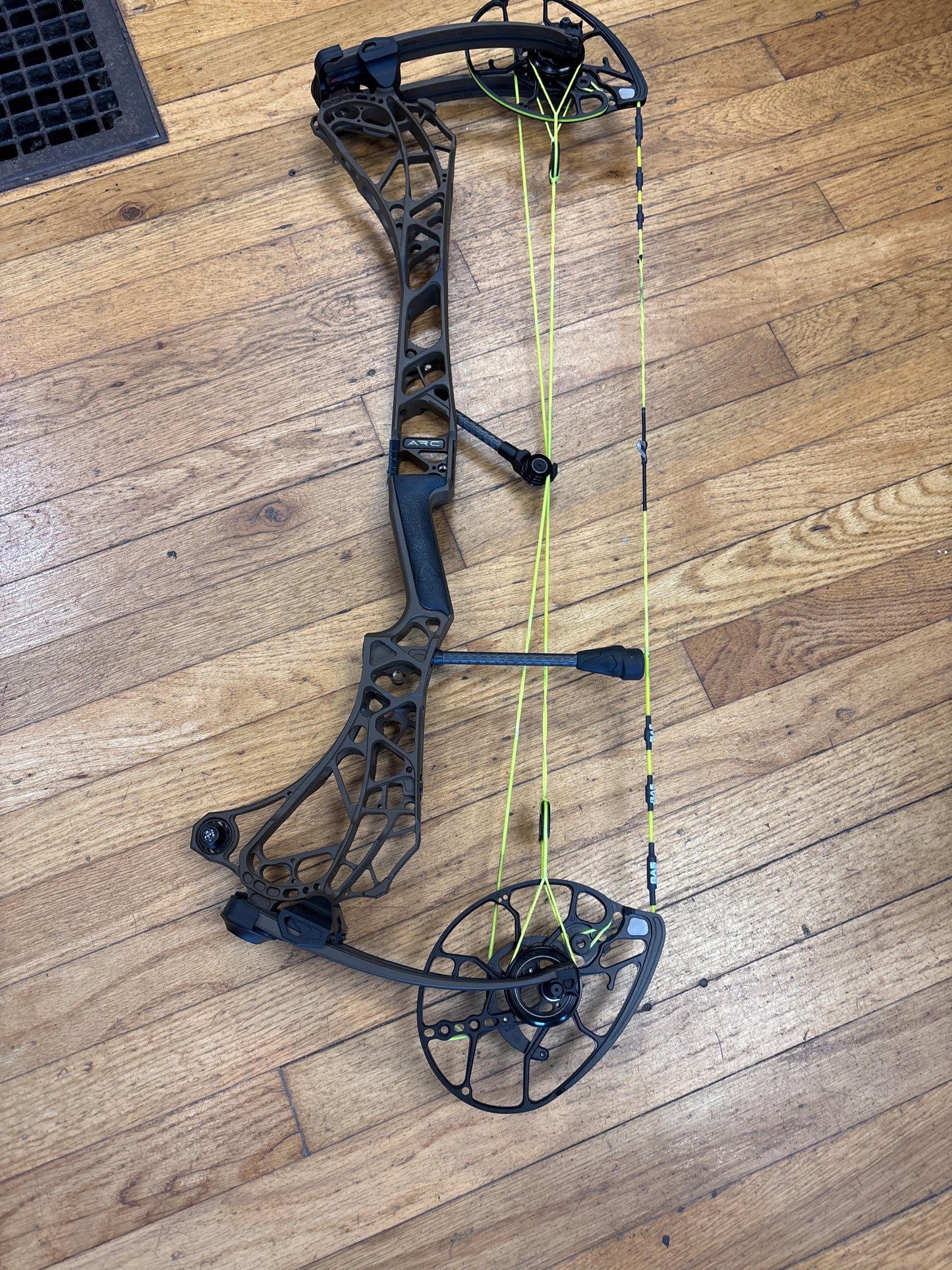 (Used) Mathew’s Arc 30 with custom strings