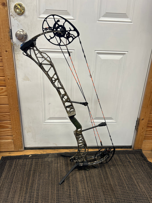 (Used) Mathews Lift 33” Bottomland with Limb Legs