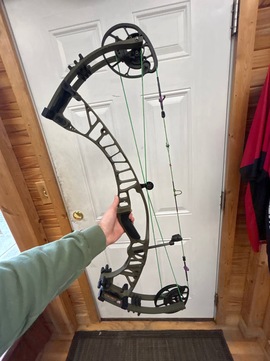 (Used) Hoyt Ventum 33”