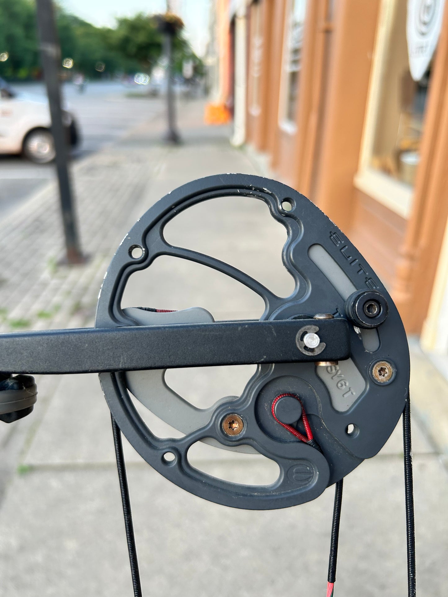 Used Elite Archery Synergy 70 pounds black