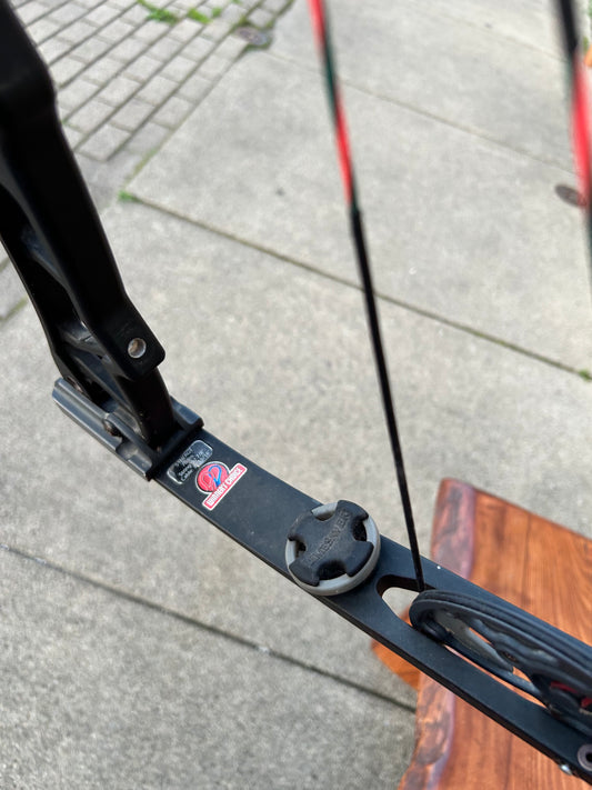 Used Elite Archery Synergy 70 pounds black