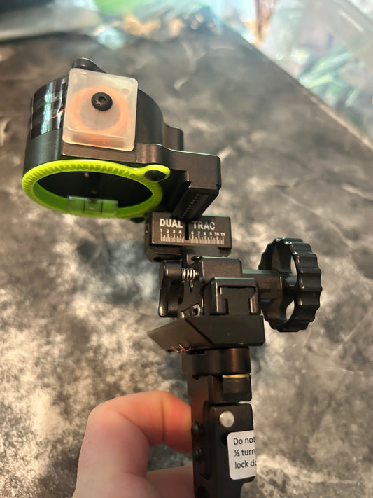 Bowtech Centermass Dual Trac Adjustable Bow Sight (RH) (No package)