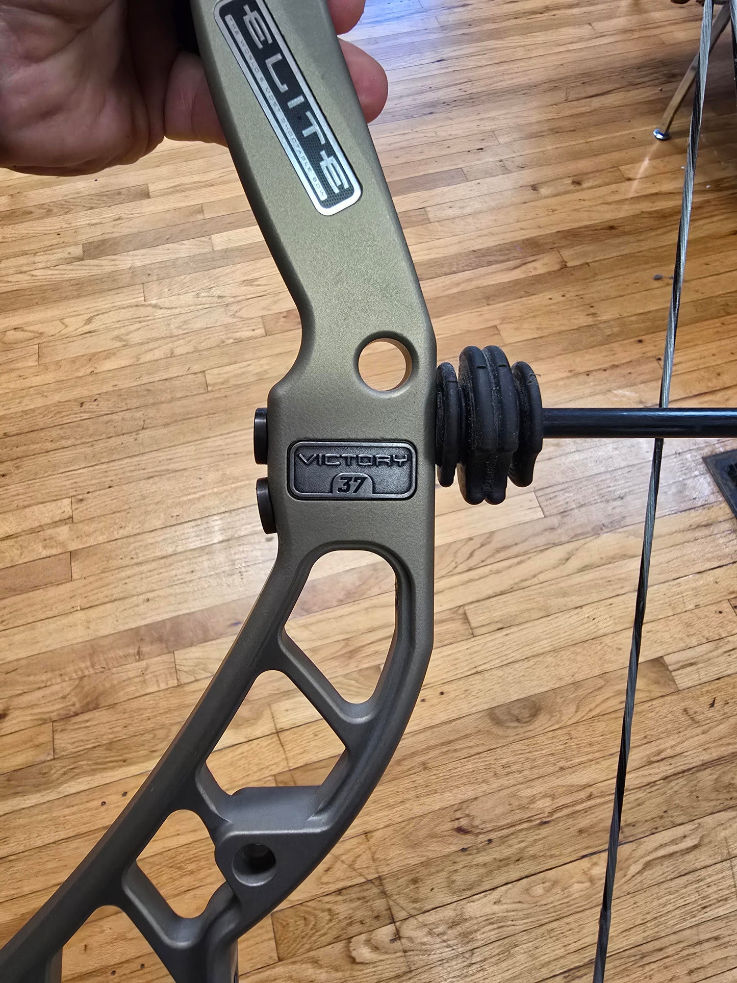 Used Elite Victory 37