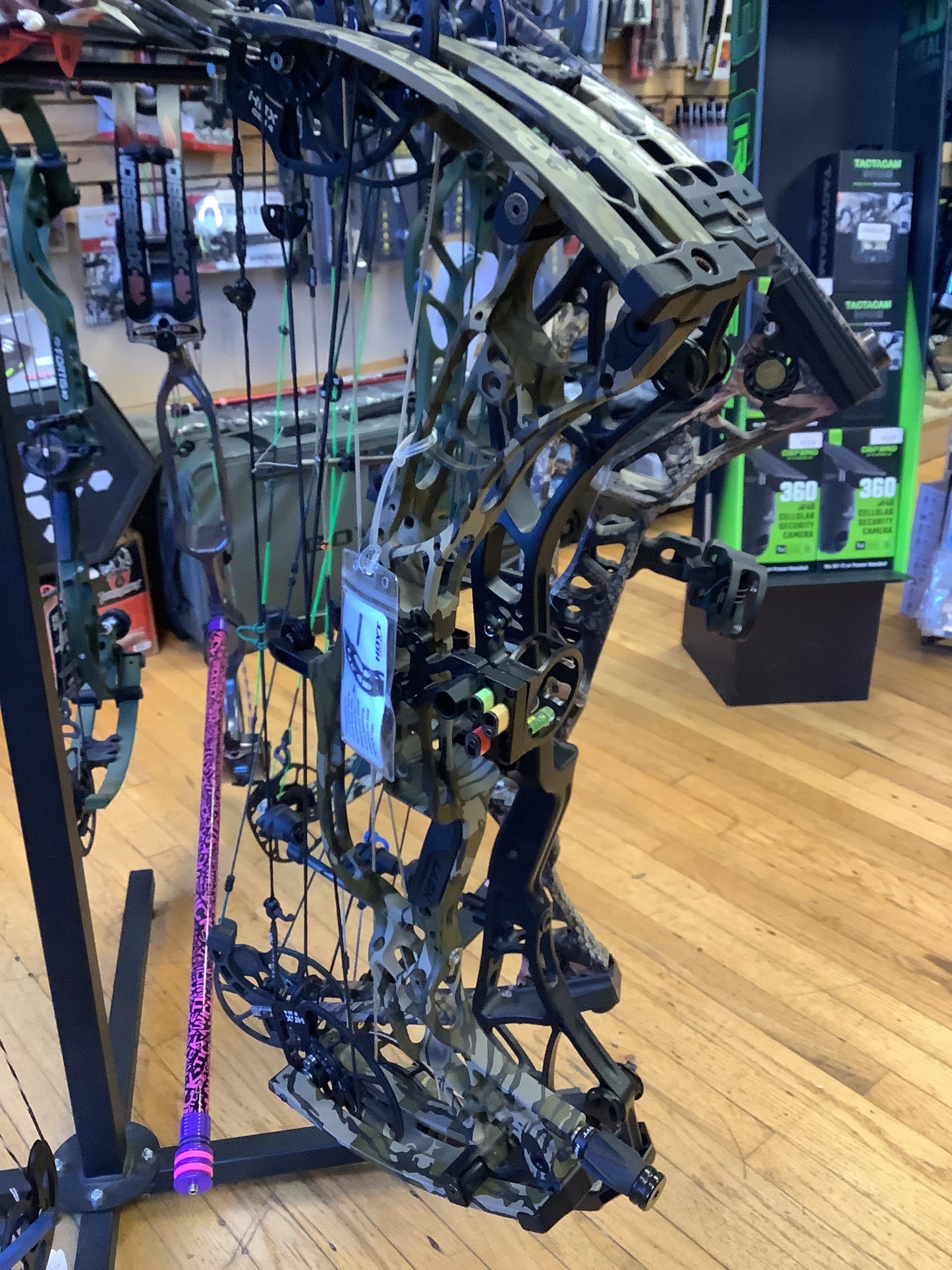 (Used) Hoyt Ax-2 Bottomland