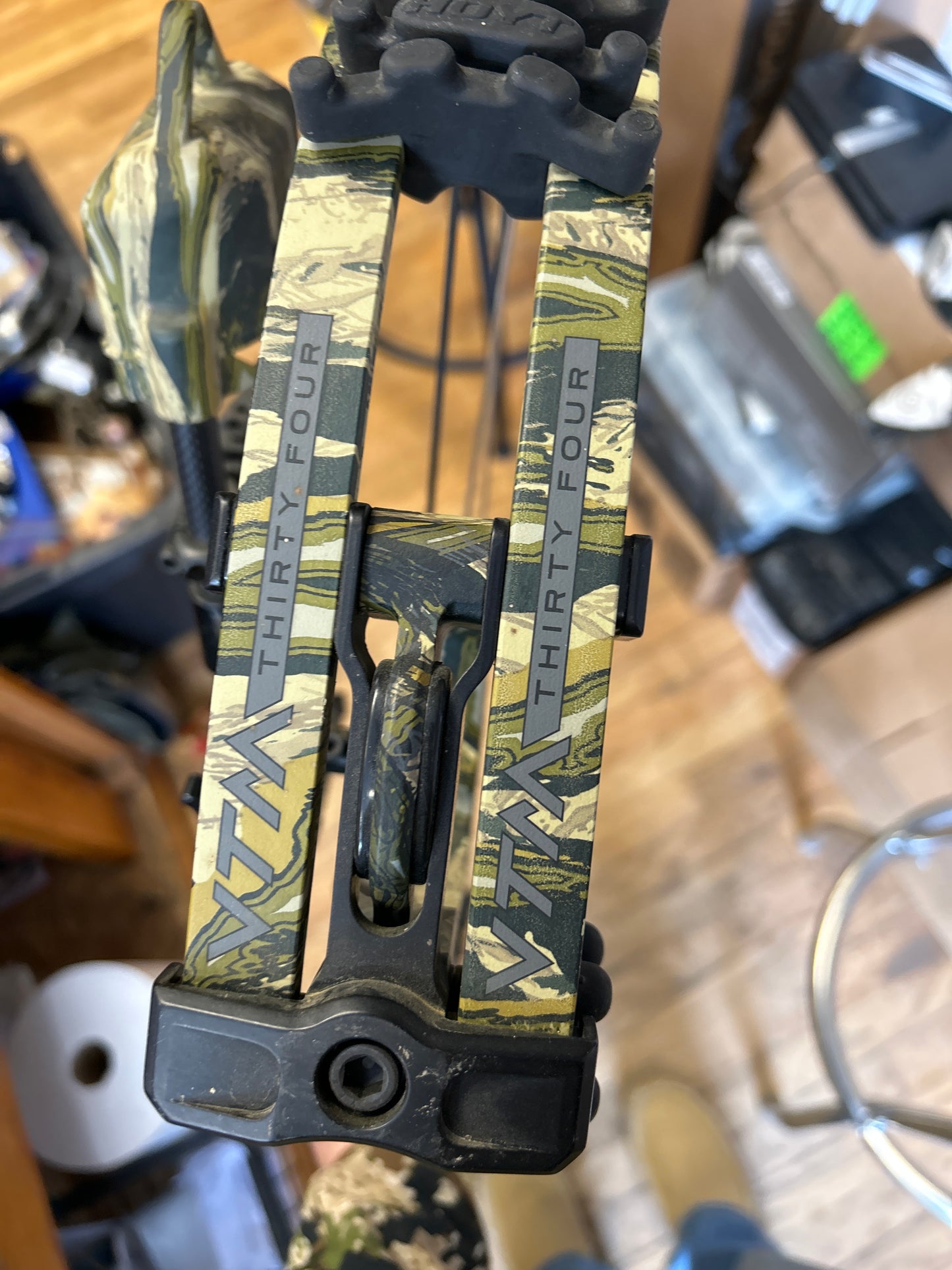 (Used) Hoyt VTM Thirty Four with quiver