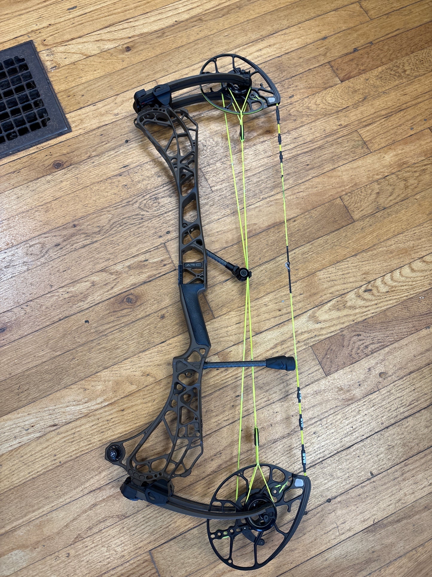 (Used) Mathew’s Arc 30 with custom strings