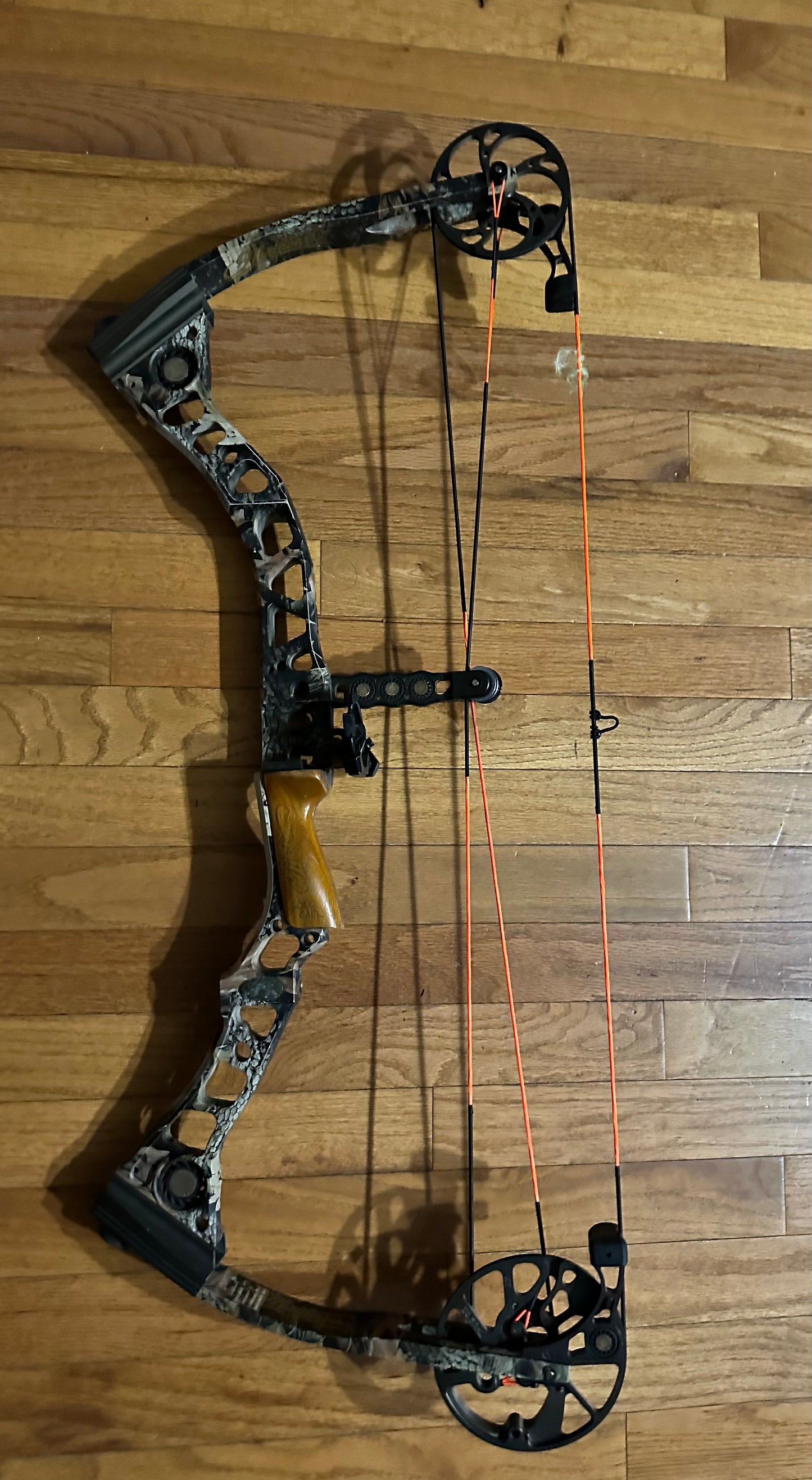 Used Mathews Switchback XT - RH - 70lb